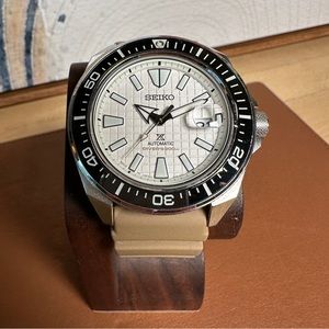 Seiko SRPE37 - White dial King Samurai with 2 straps